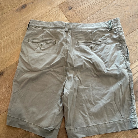 Tommy Bahama size 36 shorts - Picture 3 of 6